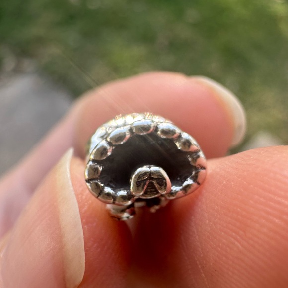 Pandora x Disney Cruella De Vil Charm – 101 Dalmatians - Picture 11 of 11